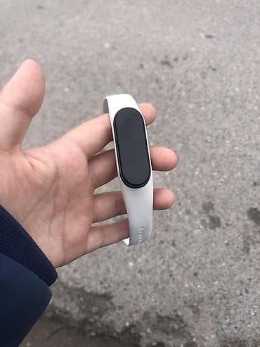 mi fit: Фитнес-браслет с капсулой овальной формы и сменным силиконовым — 2