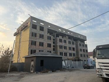 срочно продаётся 1 комнатная квартира в районе ошского рынка: Строится, Элитка, 2 комнаты, 60 м² — 9