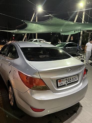 Hyundai Solaris: 2011 г., 1.4 л, Кол менен иштөөчү, Бензин, Седан — 4