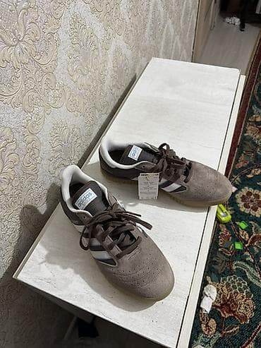 Мужские кроссовки, 43, Adidas, Новый, цвет - Коричневый