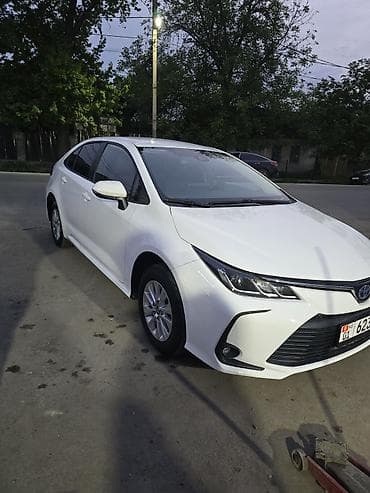 lexus e: Toyota Corolla: 2022 г., 1.8 л, Вариатор, Гибрид, Седан — 1