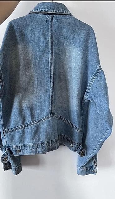 куртки кожаные: Джинсовая стильная куртка на девочку 8-10 лет, в отличном состоянии — 2