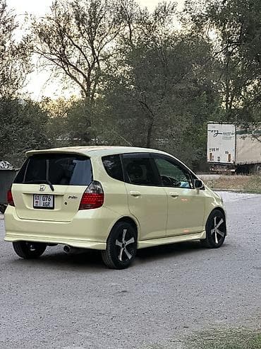 byd e7: Honda Fit: 2002 г., 1.3 л, Вариатор, Бензин, Хэтчбэк — 3