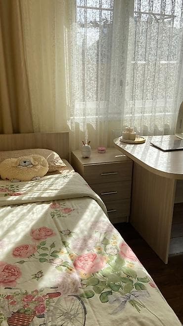 Мебельные гарнитуры: Сдается комната одной девушке работающий, есть всё для удобного — 1