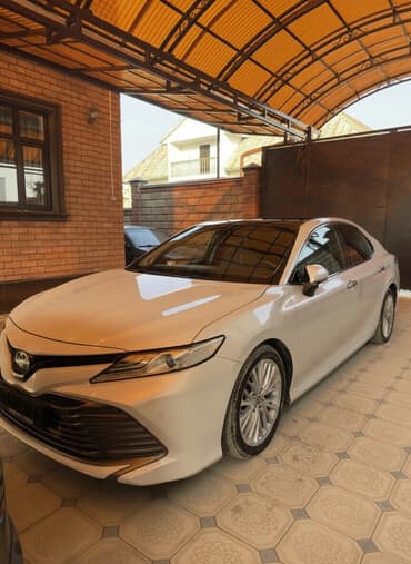 Toyota Camry: 2018 г., 2.5 л, Автомат, Бензин, Седан