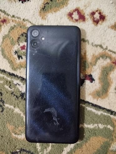 Техника жана электроника: Samsung Galaxy A04e, Колдонулган, 32 ГБ, түсү - Кара, 2 SIM — 2