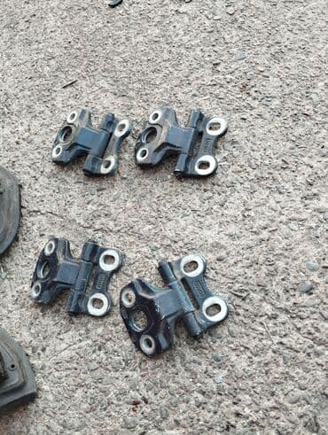 кузовные запчасти на дэу нексия в бишкеке: Петли дверей перед и накладки наружных зеркал Мерседес 210 рестайлинг — 2