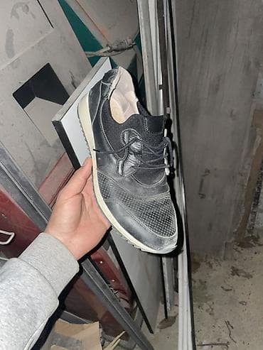 nike react: Мужской кроссовок (один) черного цвета. - Материал верха — 5