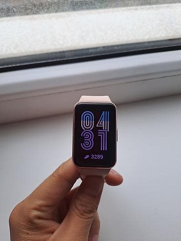 Другие смарт-часы: Фитнес‑браслет/умные часы Samsung Galaxy Fit 4 с прямоугольным — 1