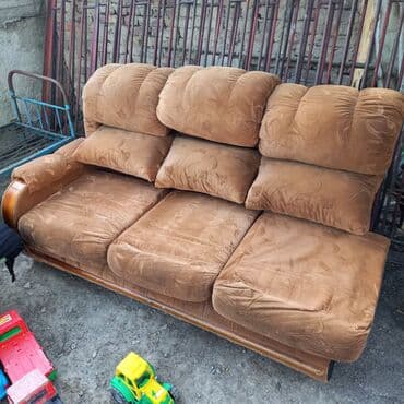 диваны кожаные бу: Прямой диван, Б/у, Трехместный — 1