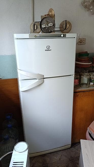 холодильник ред булл: Холодильник Indesit, Б/у, Side-By-Side (двухдверный) — 1