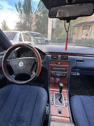 эм 8: Mercedes-Benz E-Class: 1998 г., 2.2 л, Автомат, Бензин — 4