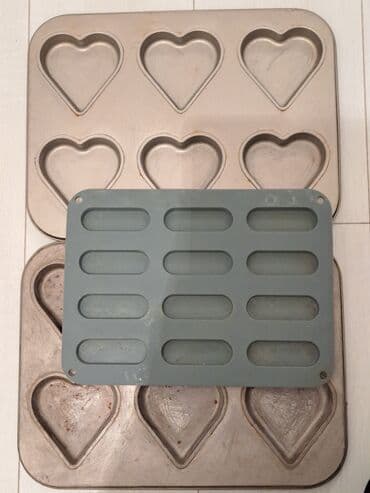 Продаются формочки для выпекания печенья в форме сердца и палочек