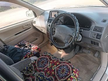 обменяю машину: Toyota Ipsum: 2000 г., 2 л, Автомат, Бензин, Минивэн — 5