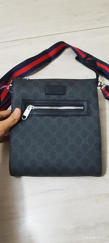 барстеки: Сумка через плечо черного цвета с монограммным тиснением. Компактный — 1