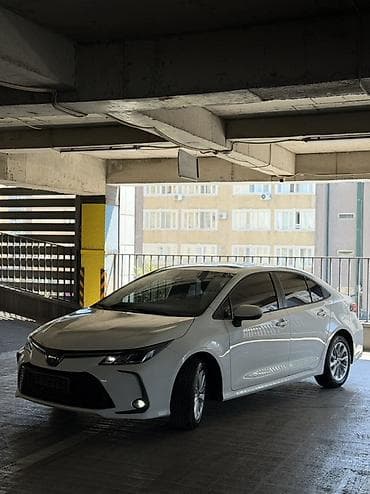 Продажа авто: Toyota Corolla: 2022 г., 1.8 л, Вариатор, Гибрид, Седан — 2