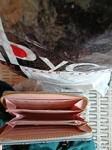 Ювелирные изделия: Стильный женский кошелёк на молнии - Формат: прямоугольный — 3