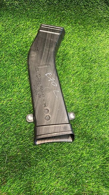 х5: Воздуховод салона Bmw X5 E70 N55B30 2010 задний левый (б/у)  Марка — 1