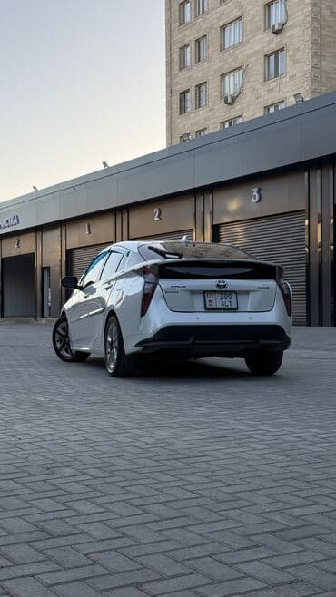 фотохромные очки: Toyota Prius: 2017 г., Гибрид, Хэтчбэк — 5