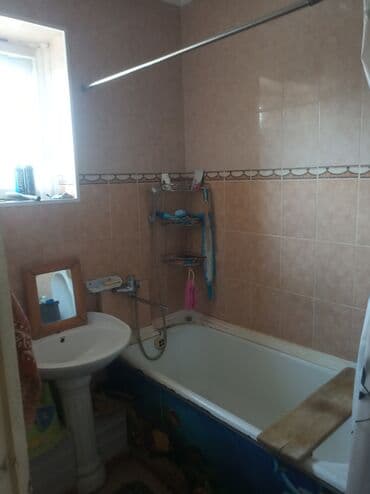 срочно продаётся 1 комнатная квартира в районе ошского рынка по улице молодая гвардия: 2 комнаты, 49 м², Индивидуалка, 4 этаж, Косметический ремонт — 4