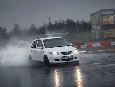 Mazda Demio: 2004 г., 1.3 л, Автомат, Бензин, Хэтчбэк