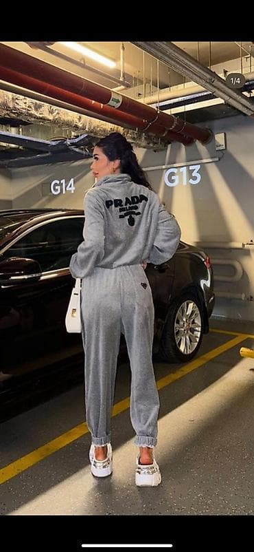 Женский спортивный костюм-двойка.

44-50 размер 

Доставка есть