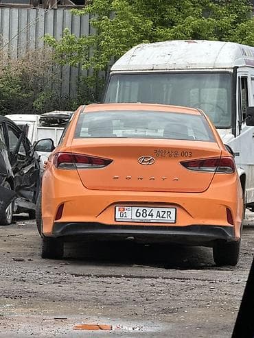 c4 с4: Hyundai Sonata, оранжевый седан (такси-окраска). Кузов: 4-дверный — 1