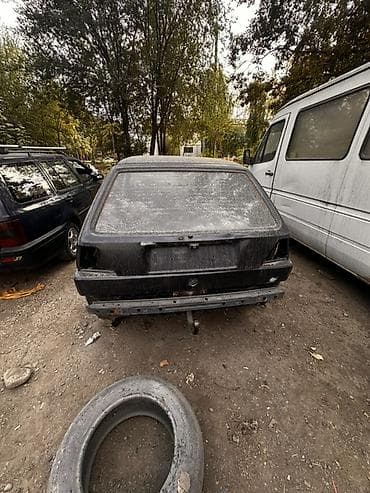 Продажа авто: Автомобиль хэтчбек 3‑дверный, компакт‑класса. Кузов черного цвета — 2