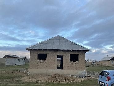 дом ауца: Продаётся дом-«коробка» из самана на участке. Характеристики: - — 4