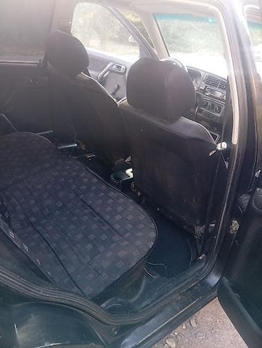 Унаа сатуу: Volkswagen Golf: 1994 г., 1.8 л, Кол менен иштөөчү, Бензин, Хетчбек — 2
