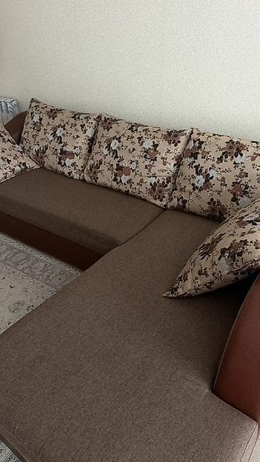 Угловые диваны: Угловой диван, C подушками — 2