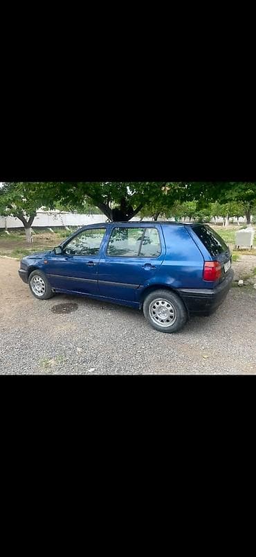 Унаа: Volkswagen Golf: 1993 г., 1.6 л, Кол менен иштөөчү, Бензин, Хетчбек — 5