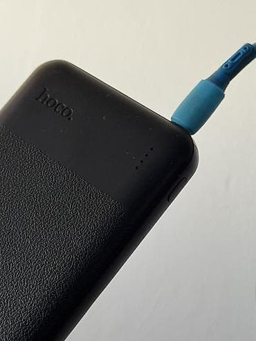 usb 3: Hoco 22,5W повербенк 
Новый купили 12 августа 
Полностью разряжен — 4