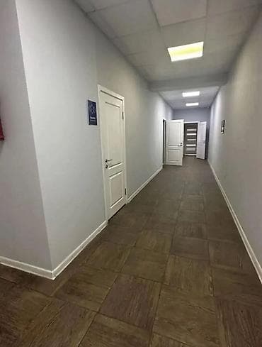 Кыймылсыз мүлк: Кеңселерди ижаралоо, 37 м², Административдик имаратта, Тоолор көрүнүп турат, 1-катар, Өзүнчө кире бериши менен — 5