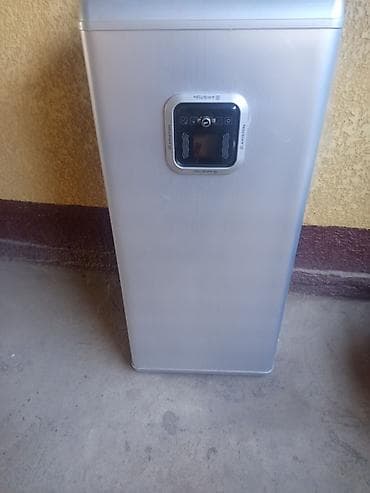 Водонагреватель Ariston (/вертикальный корпус, серебристый) -