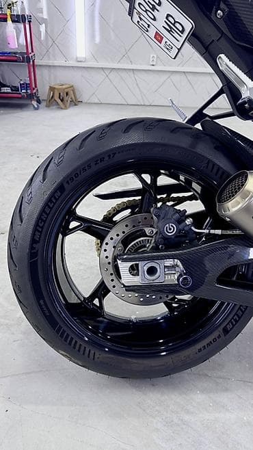 Мототехника: Спортбайк BMW, 1000 куб. см, Бензин — 4