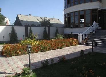 Район: Центральная мечеть Суюмбаева/Жумабека, 📍Продаю здание 1000 кв м