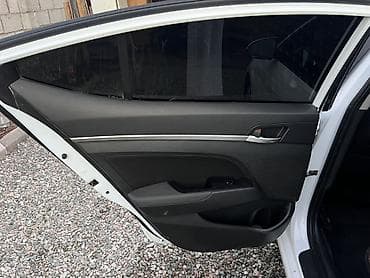 kia stringer: Hyundai Elantra: 2019 г., 2 л, Автомат, Бензин, Седан — 4