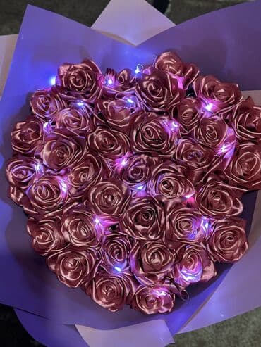 цветы сделаны из бисера: Розы на заказ из атласных лент — 4