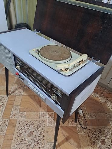 Другая аудиотехника: Радиола "Урал-5" после профилактики. Fm диапозон. На звукоснимателе — 4
