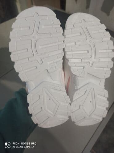 Детская обувь: Срочно продаю зимние кроссовки новые размер не подошли — 3