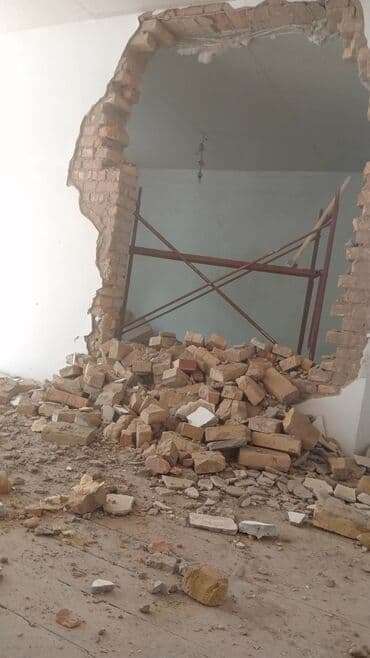 Разбор полов, Снятие потолков, Демонтаж крыш | Гипсокартонная стена, Снос перегородки, Снятие старой штукатурки | Зачистка от старых обоев, Сбивка старой штукатурки, Снятие извести | Демонтаж ламината, Демонтаж паркета, Демонтаж линолеума | Крыша из шифера, Металлочерепичная кровля, Мягкая кровля Больше 6 лет опыта