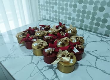 оптом подарки на новый год: Подарочные жестяные коробочки круглой формы. - Материал: металл — 1