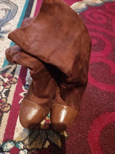 сапоги из натурального меха и кожи: Продаю обувь,35-36 размера,отличного качества,1000 сом — 2