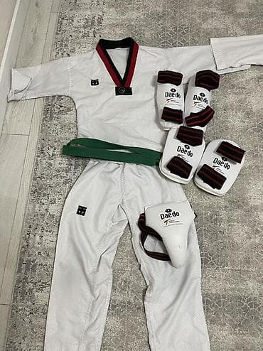 форма теквандо: Комплект для тхэквондо Daedo. Состав: - Добок Daedo (куртка с — 1