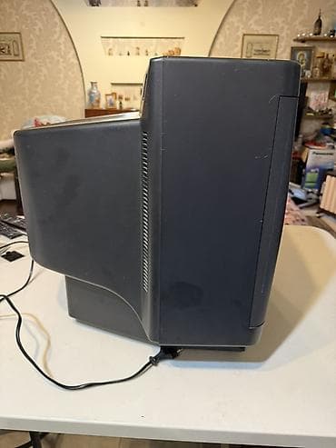Телевизор Samsung (кинескопный, CRT). Покупался давно, зато оригинал — 4