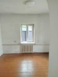 сдаю дом старый толчок: Үйдүн жарымы, 70 кв. м, 3 бөлмө, Риелтор, Эски ремонт — 3