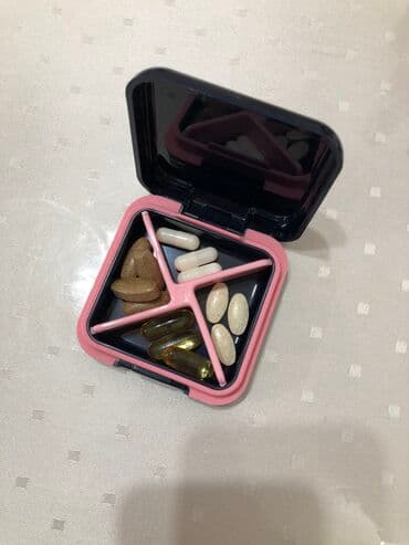 Таблетница ! Для таблеток бадов витаминов . Очень удобно носить с