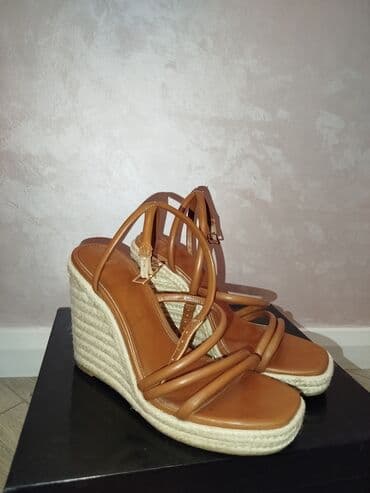 Айымдардын бут кийими: Босоножкалар, 38, Mango, Колдонулган, түсү - Күрөң, Акылуу жеткирүү — 1