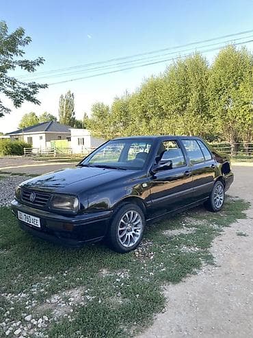 Унаа: Volkswagen Vento: 1993 г., 1.8 л, Кол менен иштөөчү, Бензин, Седан — 2